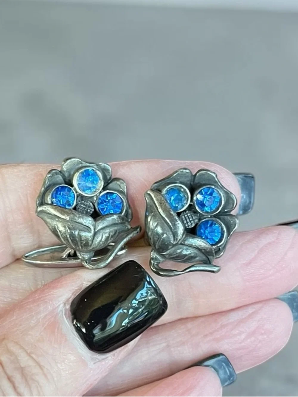 Vintage Floral Silver Tone Cufflinks w Vibrant Blue Rhinestones